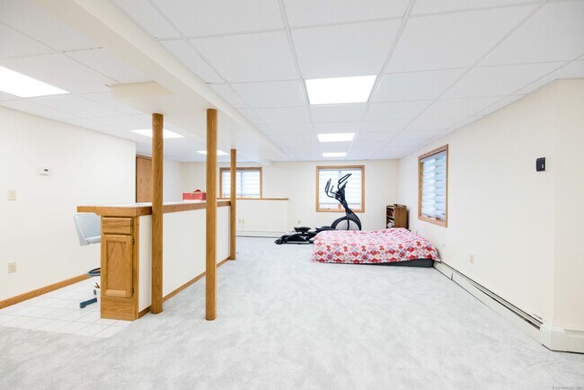 Building Photo - 18 Clifford Ave