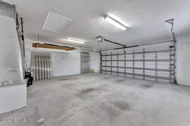 Building Photo - 405 Waterside Ln