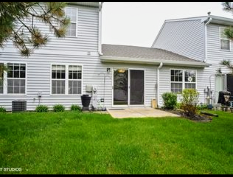 Building Photo - 1415 W Split Oak Cir