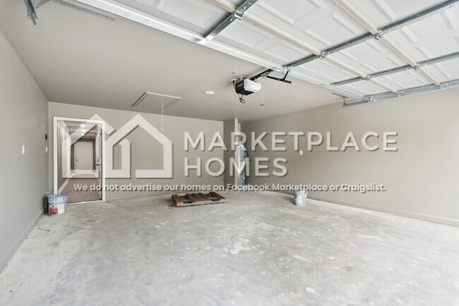 Building Photo - 814 W 21st St