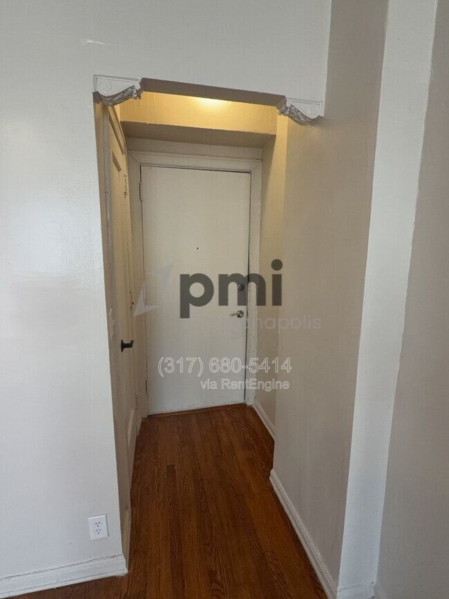 Building Photo - 1 W 28th St