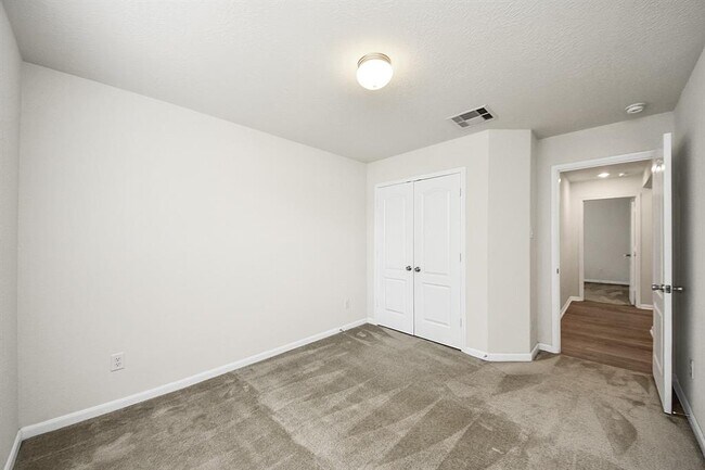 Building Photo - 3302 Regal Park Ln