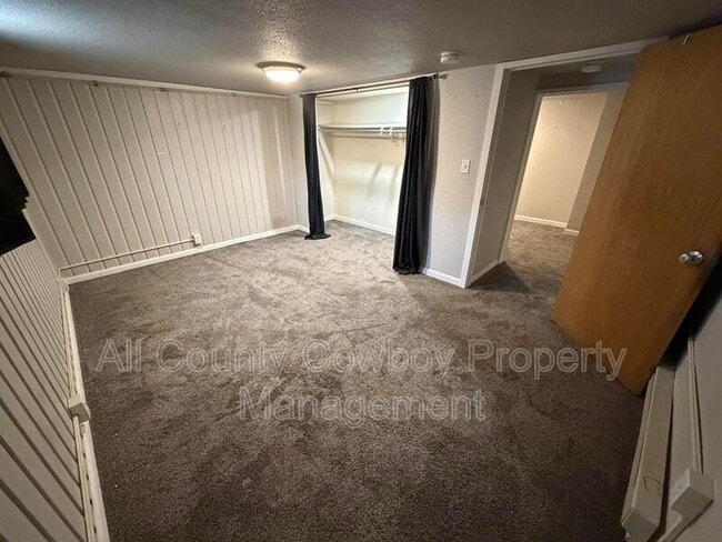 Building Photo - 810 E Gibbon St
