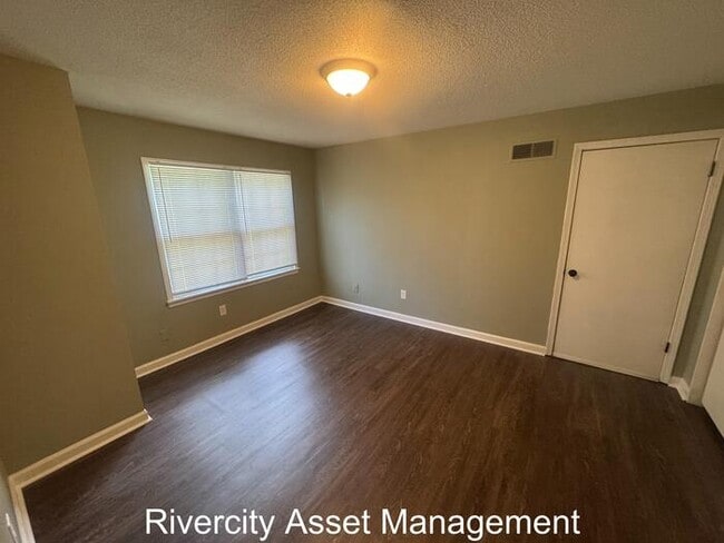 Building Photo - 4942 Foxhall Dr
