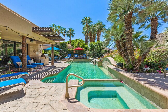Building Photo - 76900 Avenida Fernando