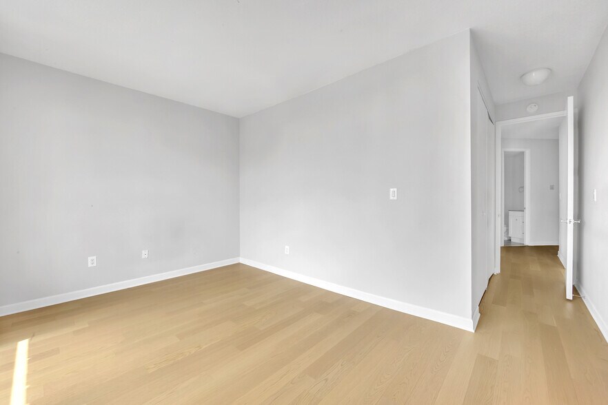 third bedroom - 303 E 43rd St