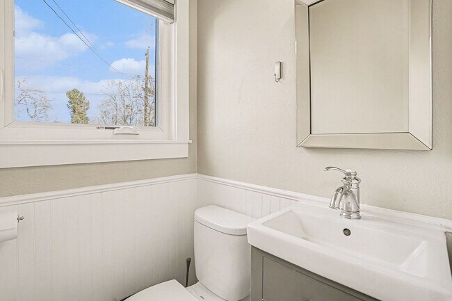 Building Photo - 4BR / 3.5BA Home in the Allendale Neighborhood of Arvada