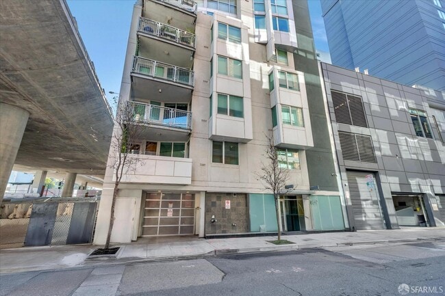 Building Photo - 69 Clementina St