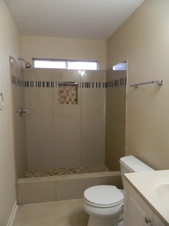 Building Photo - 7415 River Pines Dr