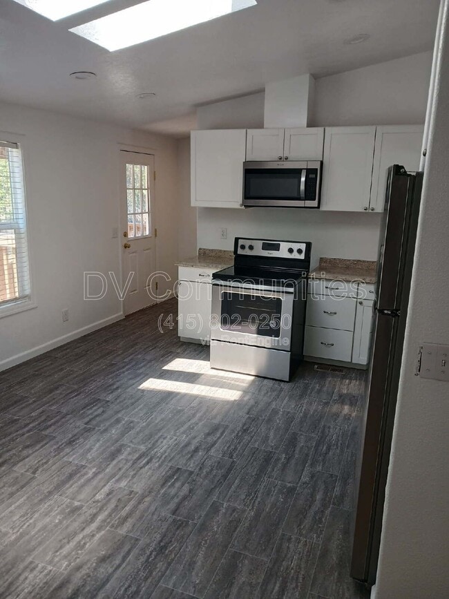 Building Photo - 52145 Dustan Rd