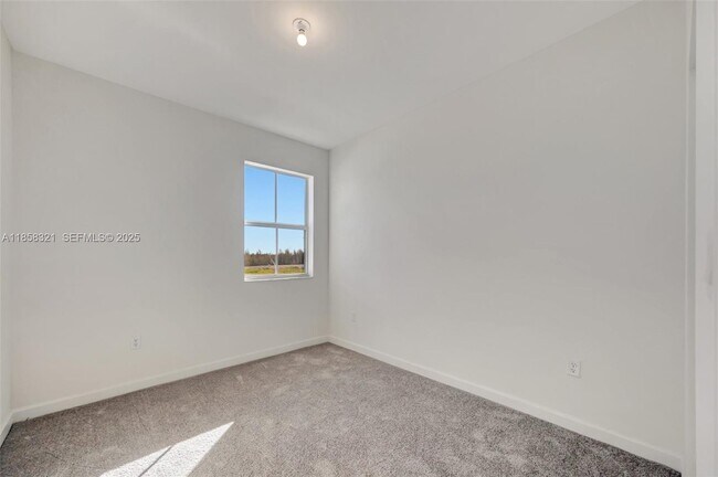 Building Photo - 2546 SE 29th St