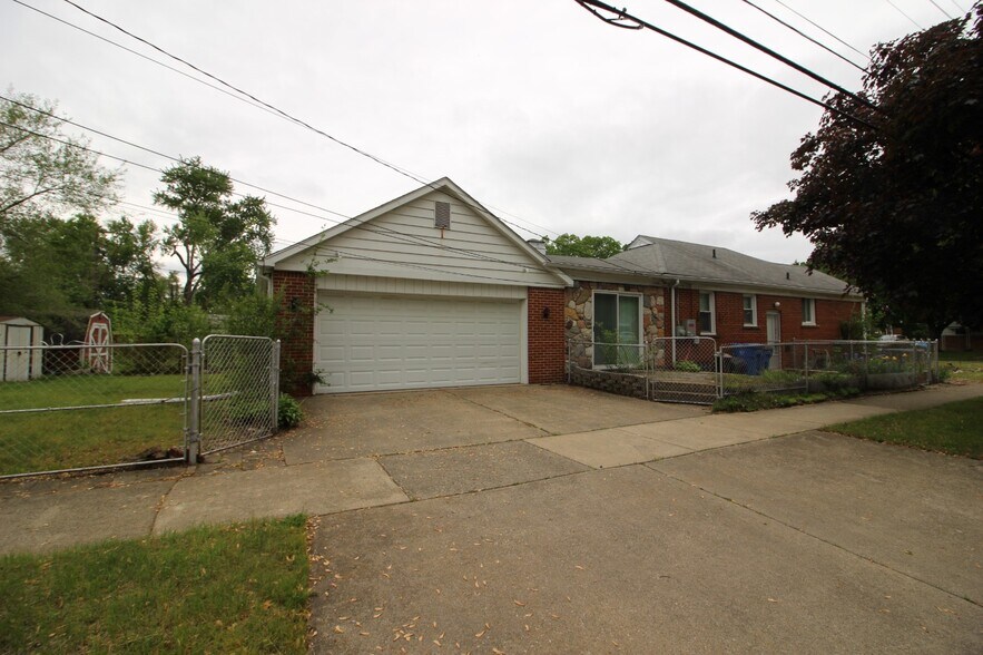 Building Photo - 24301 Colgate St