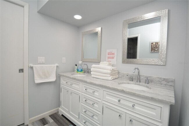 Building Photo - 7094 N Ocean Shore Blvd