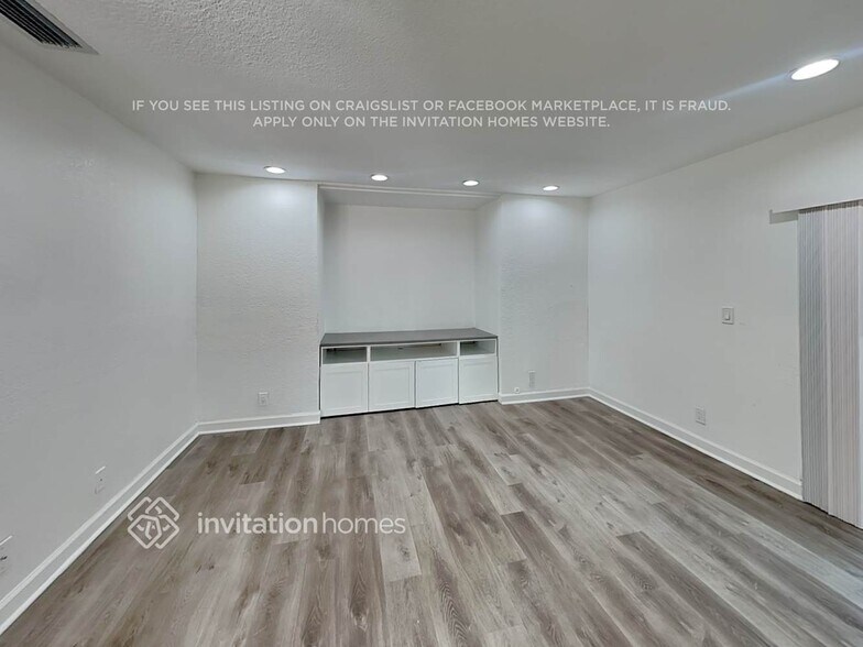 Building Photo - 6340 NW 77th Ct