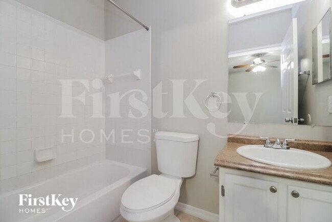 Building Photo - 1205 Schumann Dr