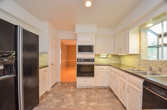 Building Photo - 710 S Fry Rd