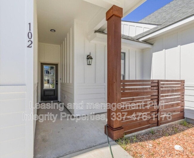 Building Photo - 606 Guillot Rd