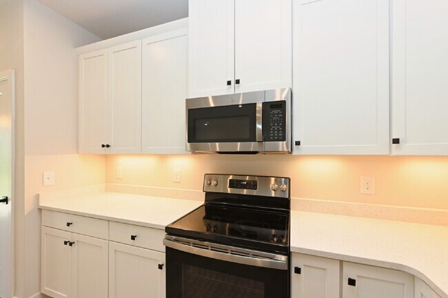 Building Photo - Updated Gallatin Townhome | 3BR + Garage, W/D Included