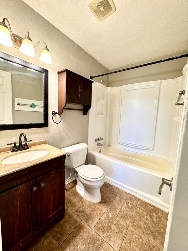 Building Photo - 5122 Fairway Blvd