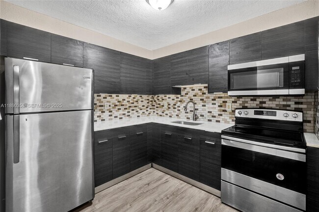 Building Photo - 2731 NW 1st St