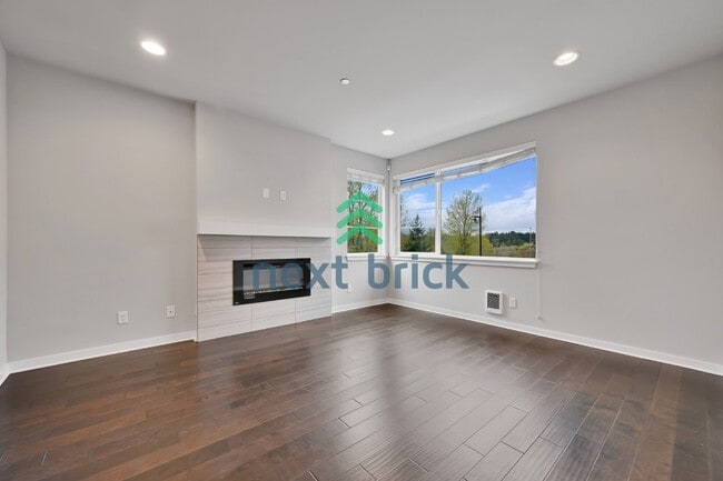 Building Photo - Spacious 3-Bed Townhouse Retreat in Bothell – 1928 Sq Ft of Comfortable Living!