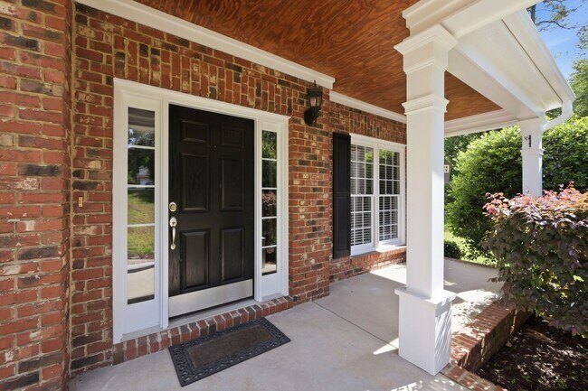 Building Photo - Gorgeous and Spacious 5 Bedroom Home, Cul-de-sac lot, Vaulted Ceilings, Large Backyard, Stunning ...