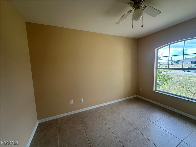 Building Photo - 2125 NE 9th Ave