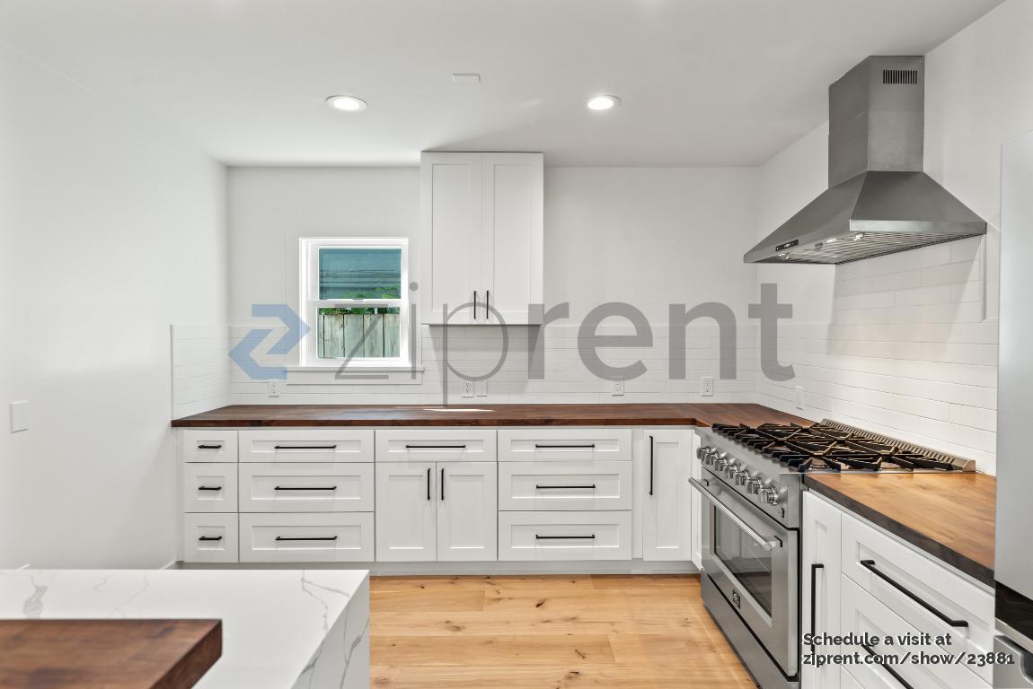 Building Photo - 912 61st St