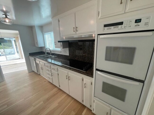 Building Photo - Beautiful 55+ home in the Seven Oaks Community!