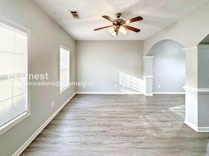 Building Photo - 8616 Thomas Ln