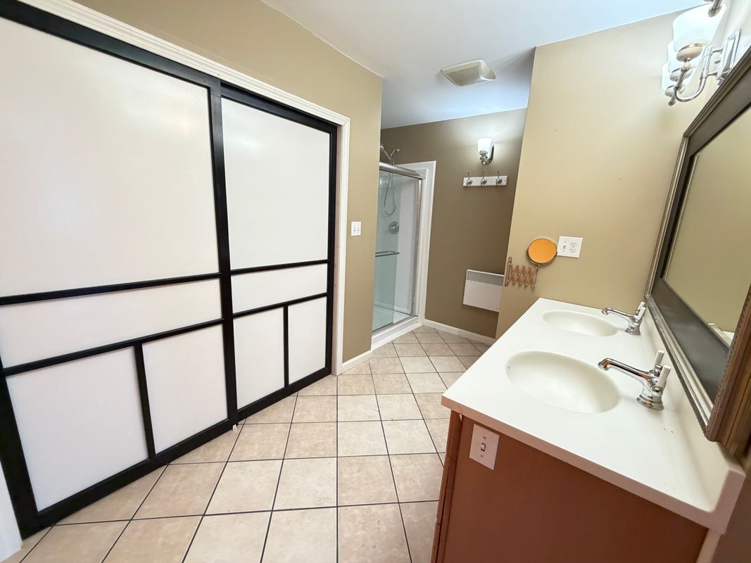 Building Photo - 332 Lydall St