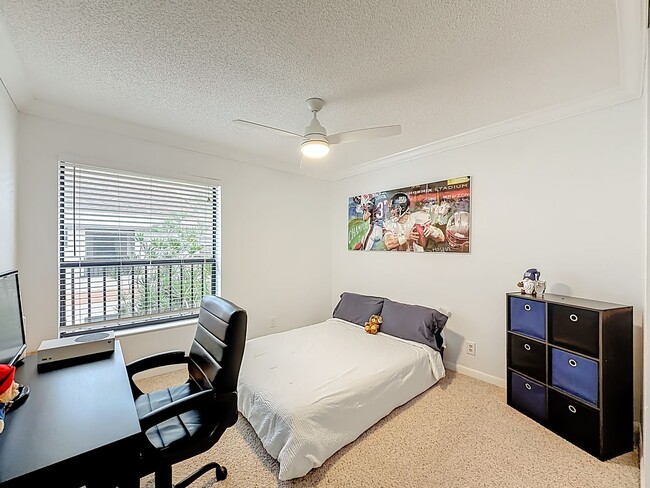 Building Photo - Gorgeous 3 bedroom Corner Unit with Lake view in Coconut Creek