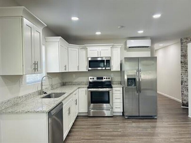 Building Photo - Brand New Renovated 2/1 Available Now!