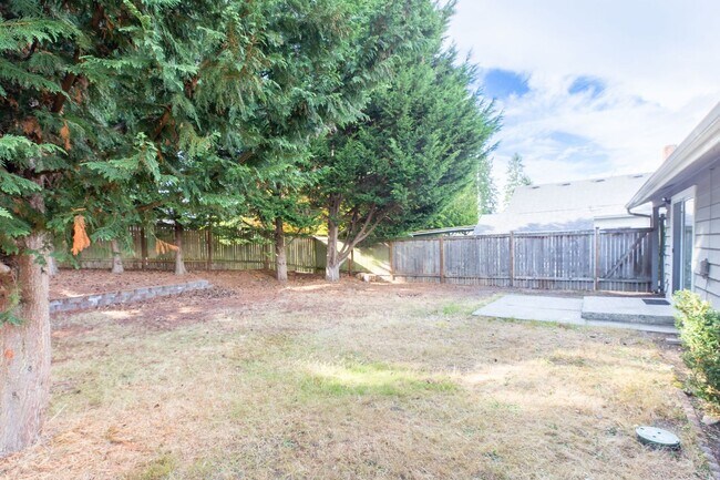 Building Photo - 8024 Florida Dr