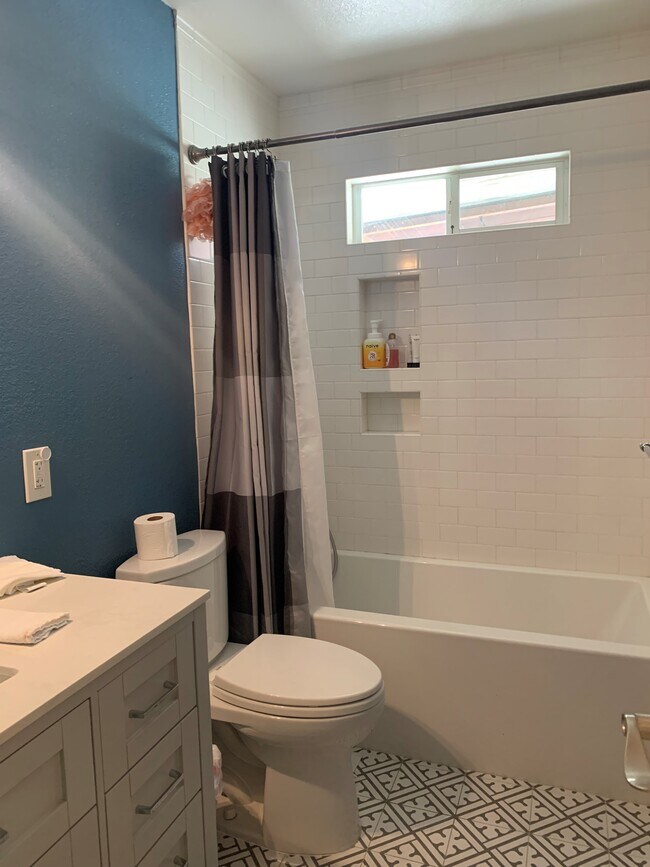 Building Photo - 938 Connie Dr