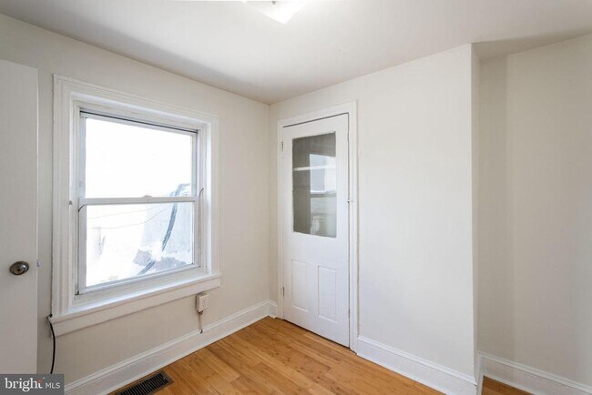 Building Photo - 2055 Catharine St