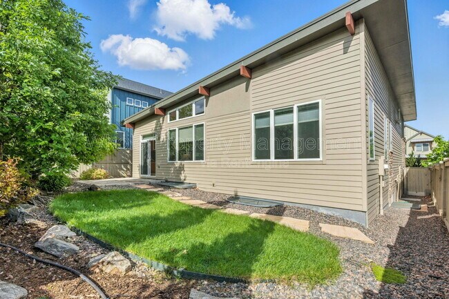 Building Photo - 1821 Blue Star Ln