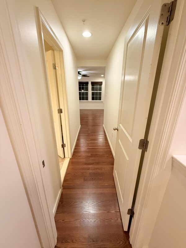 Building Photo - 675B E Church St