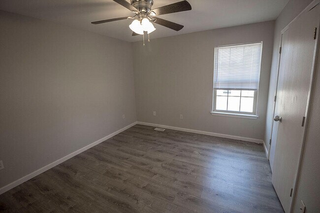 Building Photo - 1405 Greensboro Dr