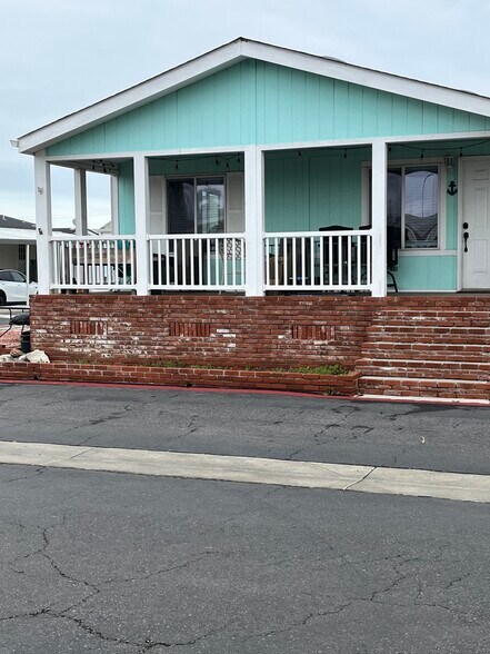 Building Photo - 21851 Newland St