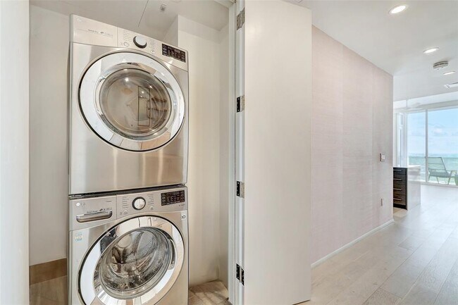 Building Photo - 301 West Ave