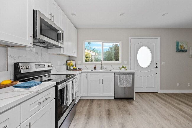 Building Photo - Reposado