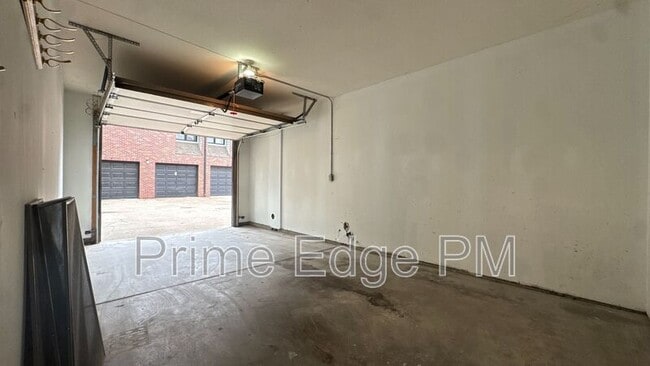 Building Photo - 1701 Ridgehaven Ct
