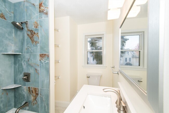 Building Photo - 18 Union St