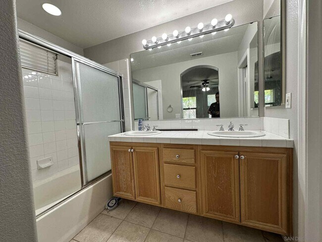 Building Photo - 1299 Blue Jean Way