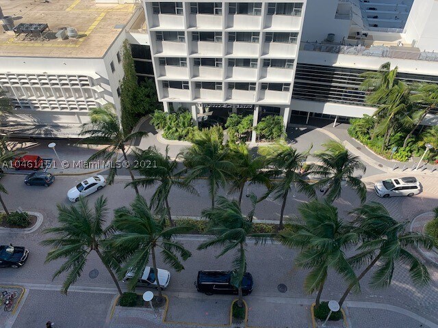 Building Photo - 100 Lincoln Rd