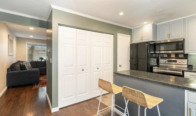 Building Photo - 2 Bedroom Townhome in Mechanicsburg