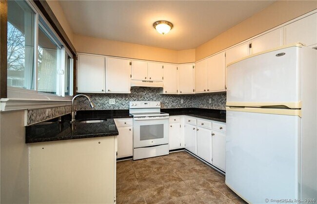 Building Photo - 333 Vincelette St