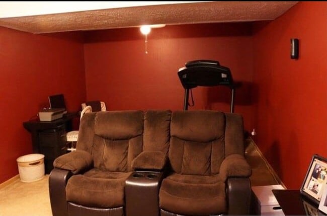 Building Photo - Gorgeous Bellevue Property with 3 bedrooms Coming Soon!!!!!