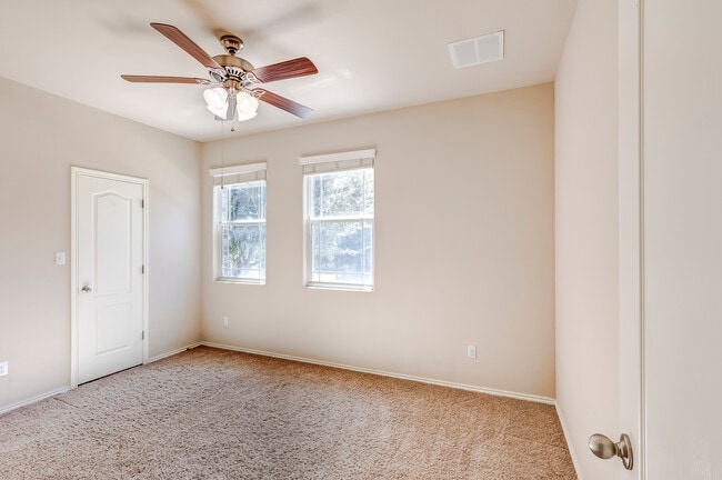 Building Photo - 1604 Greenside Dr